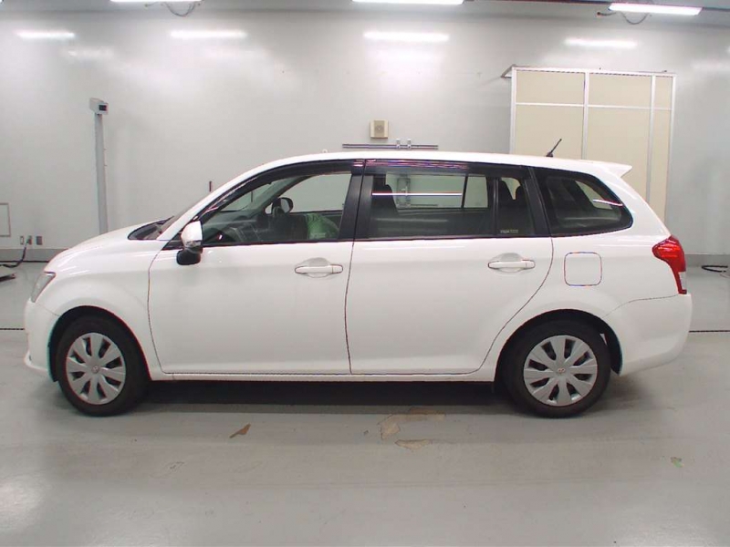 Toyota Corolla Fielder Hybrid 2015